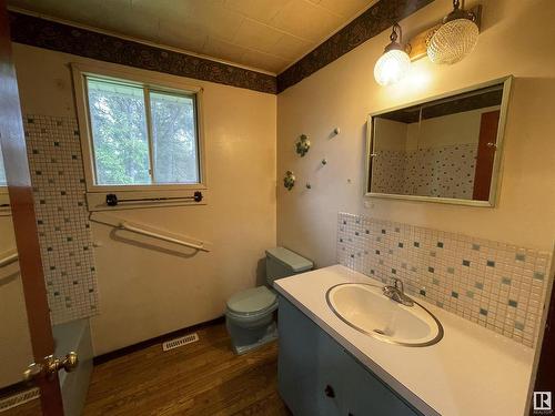 20 Railway Avenue, Duffield, AB - Indoor Photo Showing Bathroom