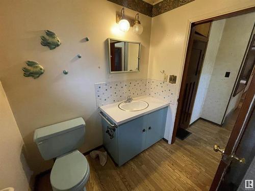 20 Railway Avenue, Duffield, AB - Indoor Photo Showing Bathroom