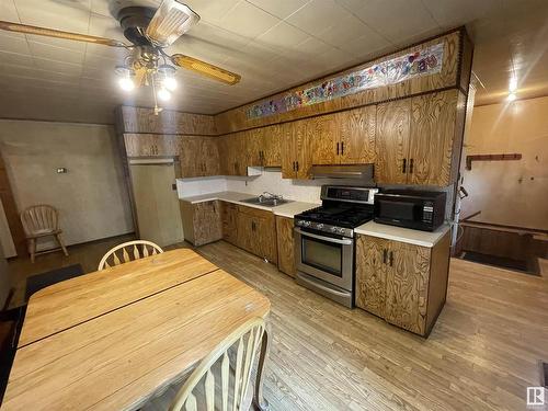 20 Railway Avenue, Duffield, AB - Indoor Photo Showing Kitchen With Double Sink