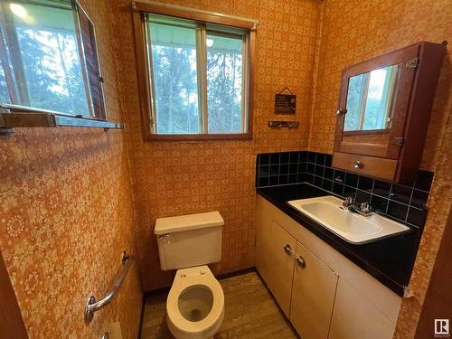 20 Railway Avenue, Duffield, AB - Indoor Photo Showing Bathroom