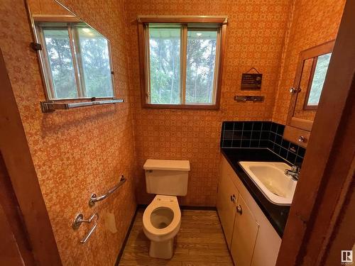 20 Railway Avenue, Duffield, AB - Indoor Photo Showing Bathroom