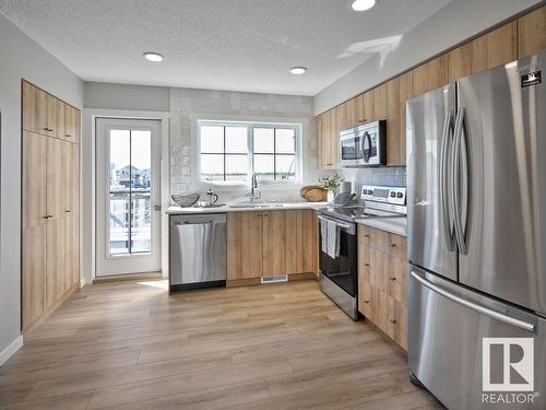 25 29 Airport Road, Edmonton, AB - Indoor Photo Showing Kitchen