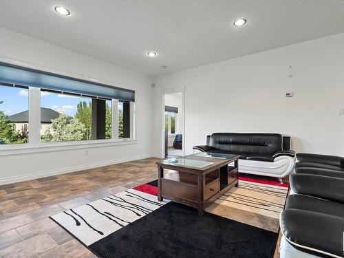 3813 Macneil Heath, Edmonton, AB - Indoor Photo Showing Living Room