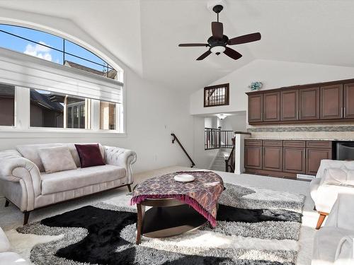 3813 Macneil Heath, Edmonton, AB - Indoor Photo Showing Living Room