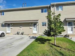 6392 180 ST NW  Edmonton, AB T5T 2J6