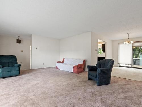 4413 53A Avenue, Smoky Lake Town, AB - Indoor Photo Showing Living Room