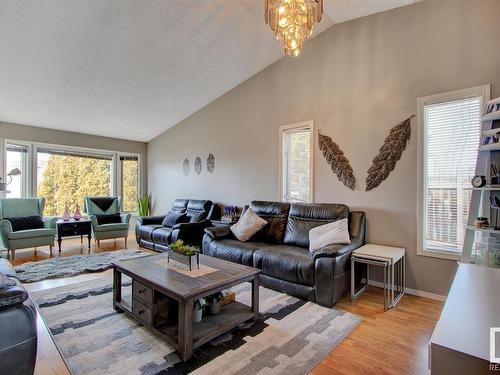 15425 98 Street, Edmonton, AB - Indoor Photo Showing Living Room