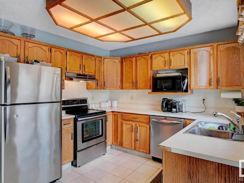 15425 98 Street, Edmonton, AB - Indoor Photo Showing Kitchen With Double Sink