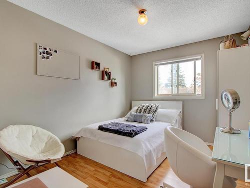 15425 98 Street, Edmonton, AB - Indoor Photo Showing Bedroom