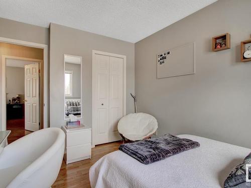 15425 98 Street, Edmonton, AB - Indoor Photo Showing Bedroom