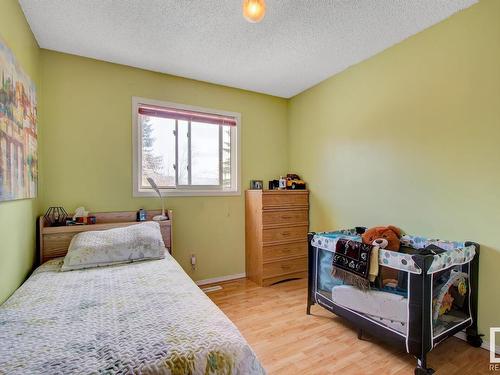 15425 98 Street, Edmonton, AB - Indoor Photo Showing Bedroom