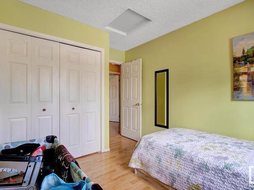 15425 98 Street, Edmonton, AB - Indoor Photo Showing Bedroom