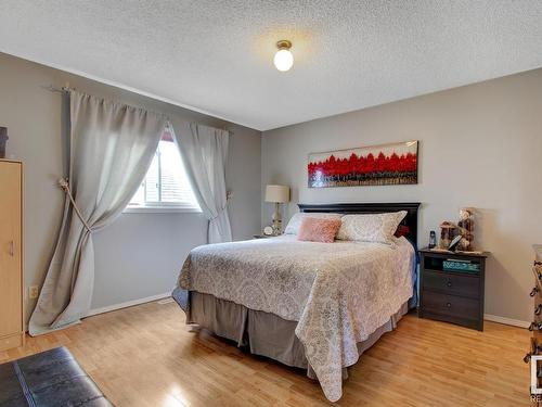 15425 98 Street, Edmonton, AB - Indoor Photo Showing Bedroom