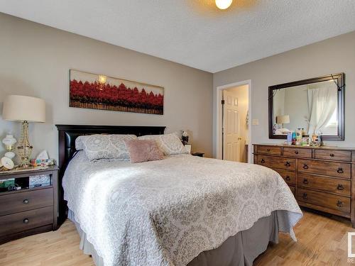 15425 98 Street, Edmonton, AB - Indoor Photo Showing Bedroom