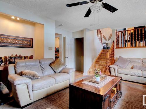 15425 98 Street, Edmonton, AB - Indoor Photo Showing Living Room