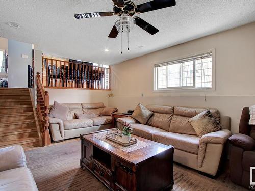 15425 98 Street, Edmonton, AB - Indoor Photo Showing Living Room