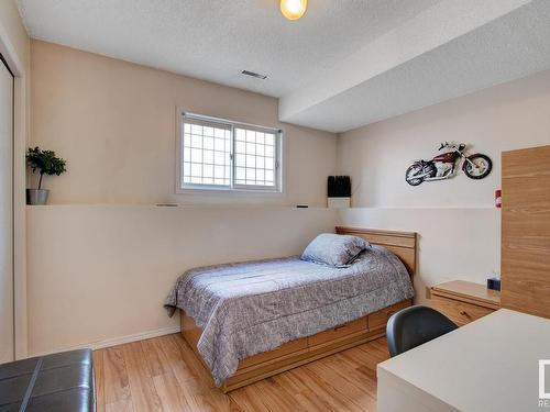 15425 98 Street, Edmonton, AB - Indoor Photo Showing Bedroom