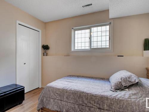 15425 98 Street, Edmonton, AB - Indoor Photo Showing Bedroom