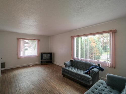 5041 55 Ave, St. Paul Town, AB - Indoor Photo Showing Living Room