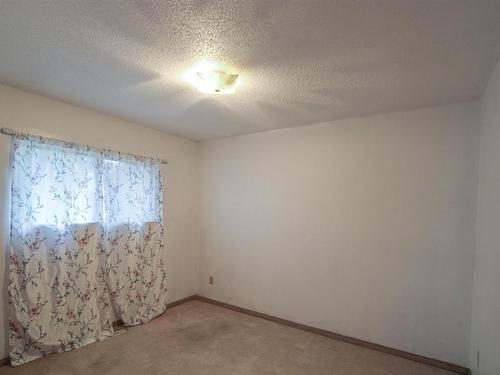 5041 55 Ave, St. Paul Town, AB - Indoor Photo Showing Other Room