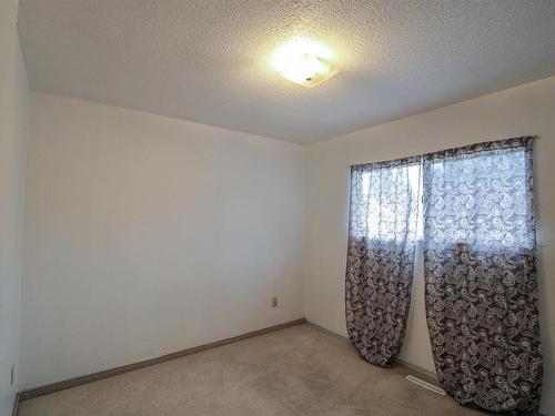 5041 55 Ave, St. Paul Town, AB - Indoor Photo Showing Other Room