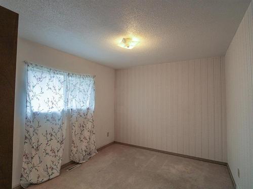 5041 55 Ave, St. Paul Town, AB - Indoor Photo Showing Other Room