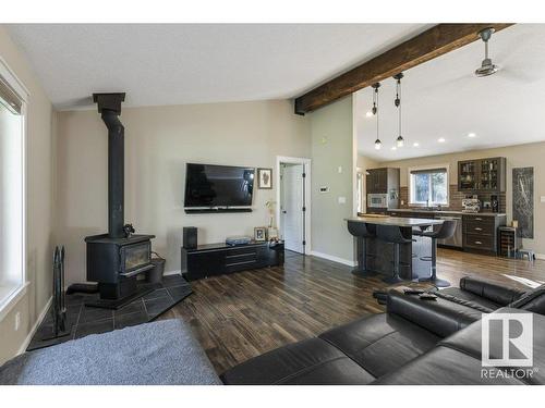 203 55504 Rge Rd 13, Rural Lac Ste. Anne County, AB - Indoor Photo Showing Living Room