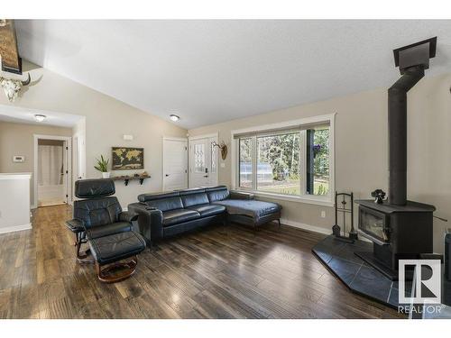 203 55504 Rge Rd 13, Rural Lac Ste. Anne County, AB - Indoor Photo Showing Living Room