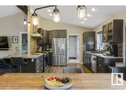 203 55504 Rge Rd 13, Rural Lac Ste. Anne County, AB - Indoor Photo Showing Kitchen With Upgraded Kitchen