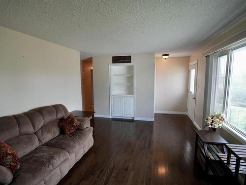 4801 42 Street, St. Paul Town, AB - Indoor Photo Showing Living Room