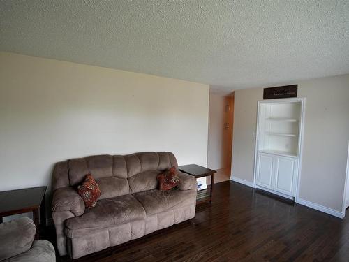 4801 42 Street, St. Paul Town, AB - Indoor Photo Showing Living Room