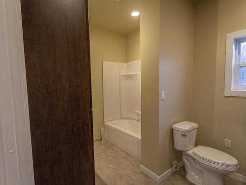 126 57004 Range Road 95, Rural St. Paul County, AB - Indoor Photo Showing Bathroom