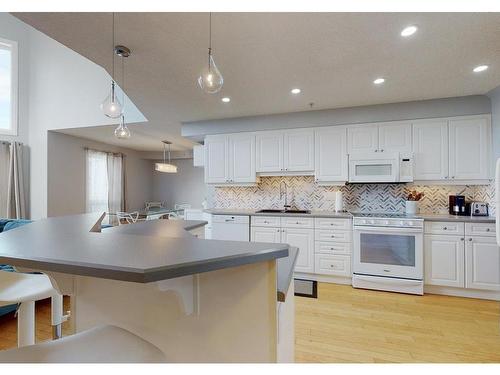 502 7905 96 Street, Edmonton, AB - Indoor Photo Showing Kitchen With Upgraded Kitchen