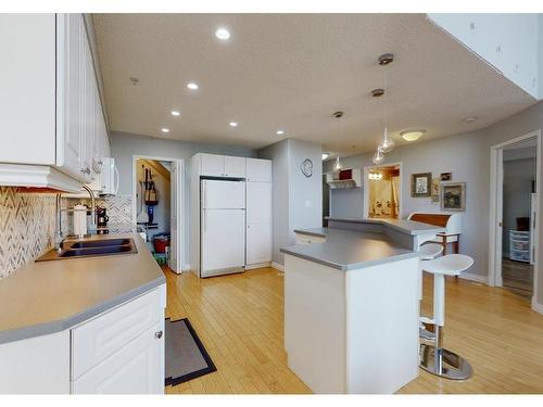 502 7905 96 Street, Edmonton, AB - Indoor Photo Showing Kitchen