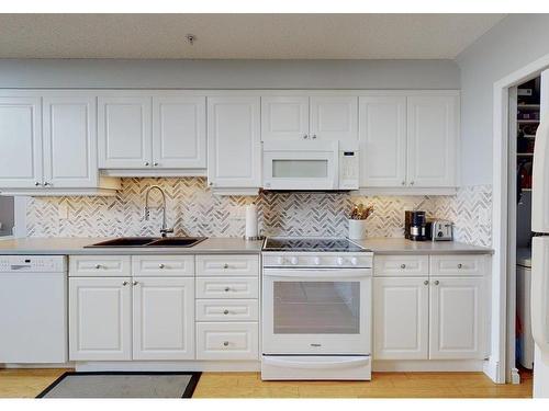 502 7905 96 Street, Edmonton, AB - Indoor Photo Showing Kitchen