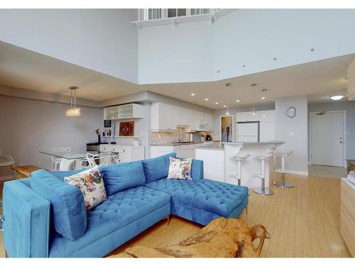 502 7905 96 Street, Edmonton, AB - Indoor Photo Showing Living Room