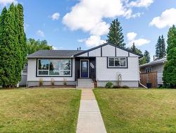 7411 89 ST NW  Edmonton, AB T6C 3J7