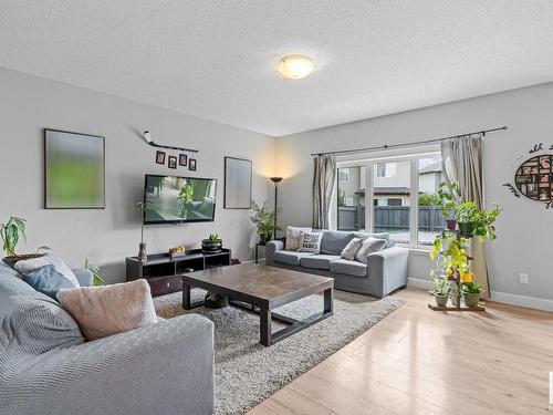 17208 78 Street, Edmonton, AB - Indoor Photo Showing Living Room