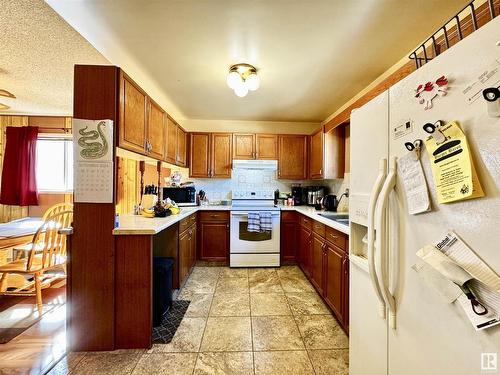 5144 49 Avenue, Drayton Valley, AB - Indoor Photo Showing Kitchen With Double Sink