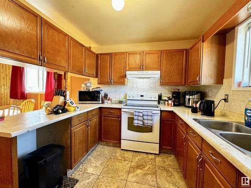 5144 49 Avenue, Drayton Valley, AB - Indoor Photo Showing Kitchen With Double Sink