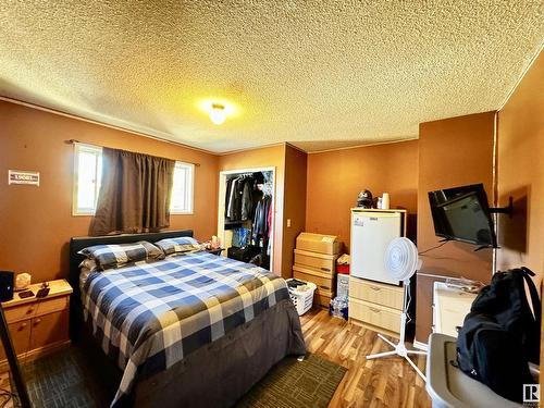 5144 49 Avenue, Drayton Valley, AB - Indoor Photo Showing Bedroom