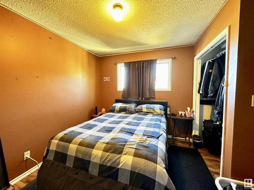 5144 49 Avenue, Drayton Valley, AB - Indoor Photo Showing Bedroom