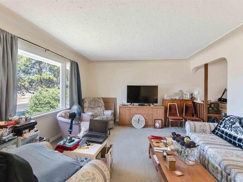 12331 95 Street, Edmonton, AB - Indoor Photo Showing Living Room