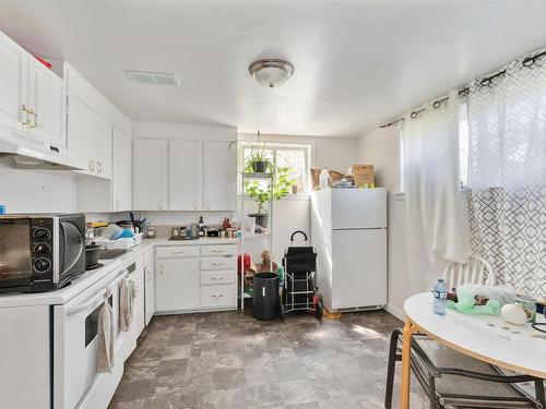 12331 95 Street, Edmonton, AB - Indoor Photo Showing Kitchen