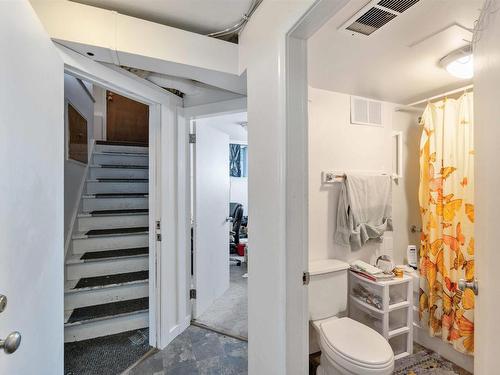 12331 95 Street, Edmonton, AB - Indoor Photo Showing Bathroom