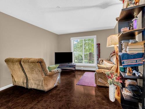 114 13710 150 Avenue, Edmonton, AB - Indoor Photo Showing Living Room