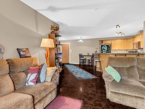 114 13710 150 Avenue, Edmonton, AB - Indoor Photo Showing Living Room