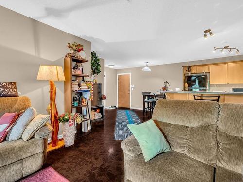 114 13710 150 Avenue, Edmonton, AB - Indoor Photo Showing Living Room