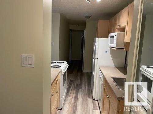 5 11008 124 Street, Edmonton, AB - Indoor Photo Showing Kitchen