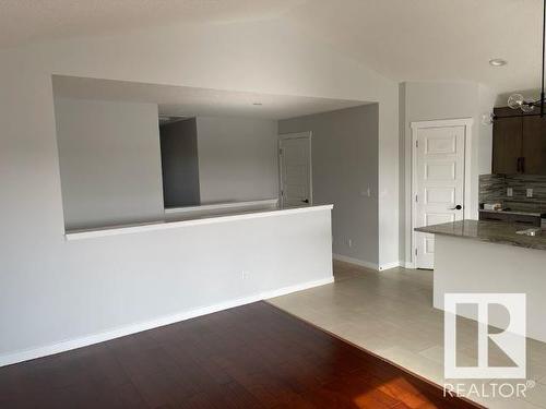 7315 Creighton Close, Edmonton, AB - Indoor Photo Showing Kitchen